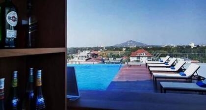 Yadanarpon Dynasty Hotel