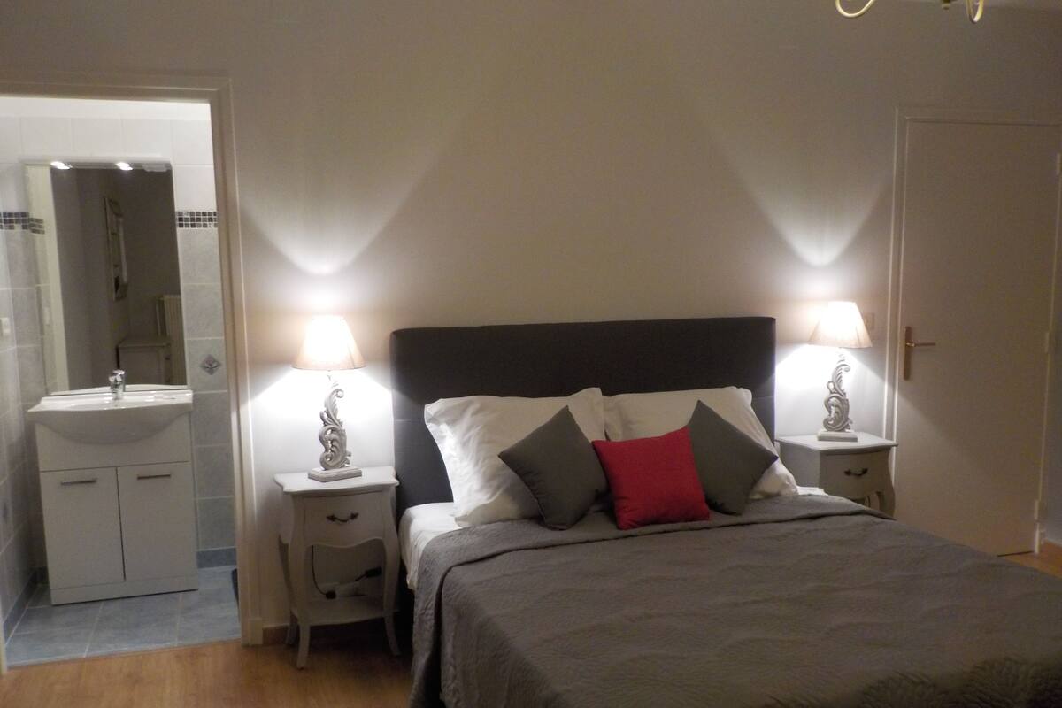 Individually decorated, individually furnished, soundproofing, free WiFi