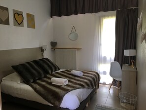 Individually decorated, individually furnished, soundproofing, free WiFi