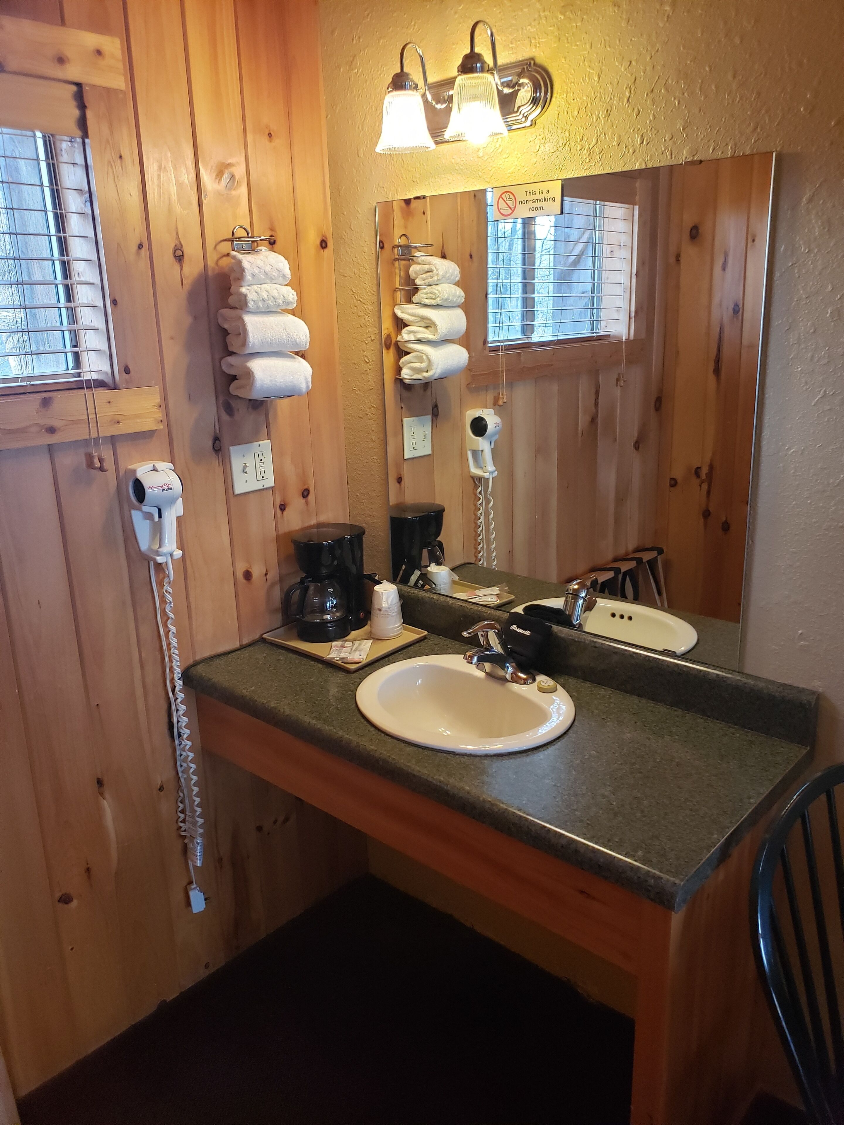 combined shower/bathtub, eco-friendly toiletries, hair dryer, towels