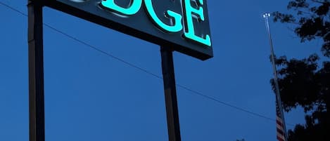 A sign for 'Green River Lodge' with a clear sky in the background.