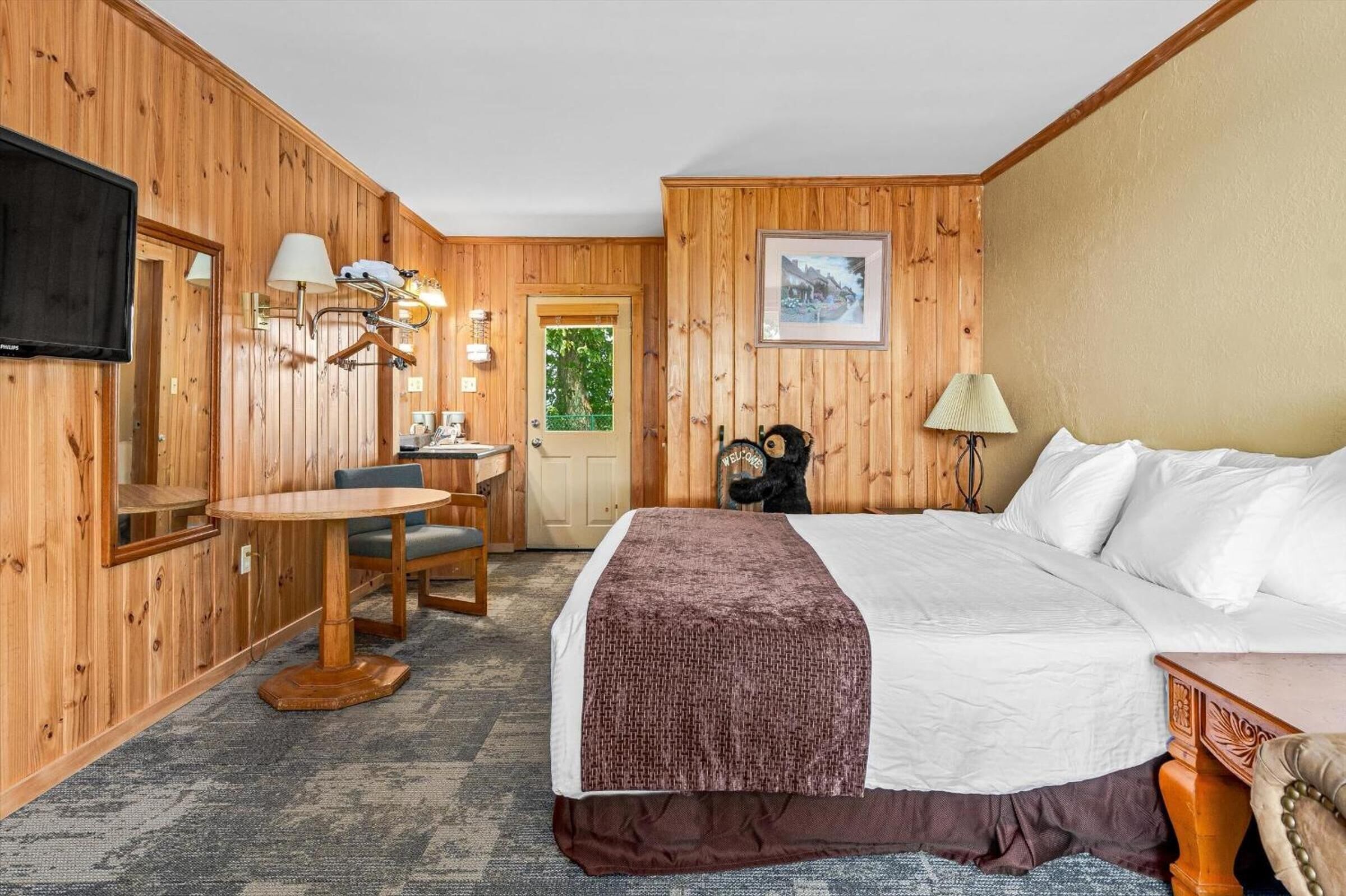 individually decorated, individually furnished, desk, free wifi