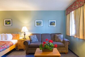 Egyptian cotton sheets, premium bedding, desk, laptop workspace - Old Town Inn (Crested Butte)
