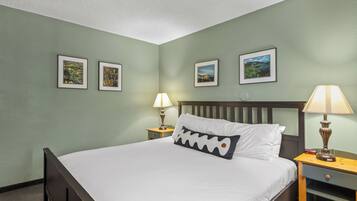 Egyptian cotton sheets, premium bedding, desk, laptop workspace