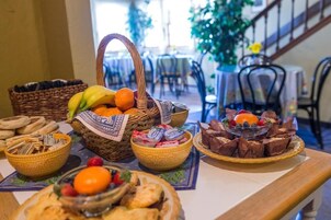 Free daily continental breakfast