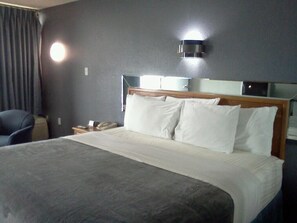 Blackout curtains, iron/ironing board, free cots/infant beds, free WiFi - Quails Nest Inn and Suites (Osage Beach)