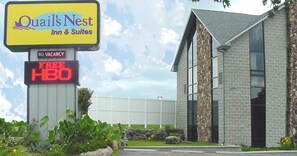 Property grounds - Quails Nest Inn and Suites (Osage Beach)