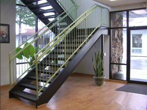 Staircase - Quails Nest Inn and Suites (Osage Beach)