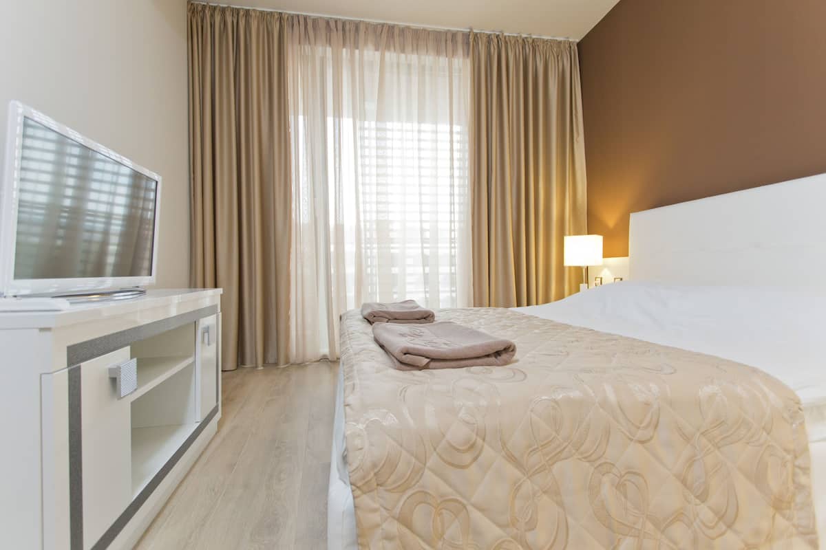 minibar, in-room safe, soundproofing, free wifi