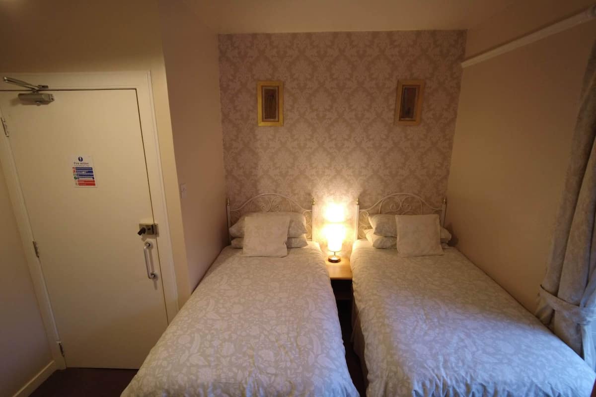 Zweibettzimmer, mit Bad, Bergblick
