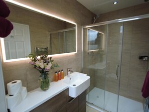 Superior Suite, Ensuite (2 bedroom) | Bathroom - Inverardran House (Crianlarich)