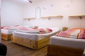 Triple Room, Shared Bathroom | Free WiFi, bed sheets