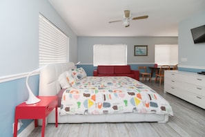 Studio, Kitchen | Iron/ironing board, free WiFi, bed sheets - Dolphin Hollywood (Hollywood)