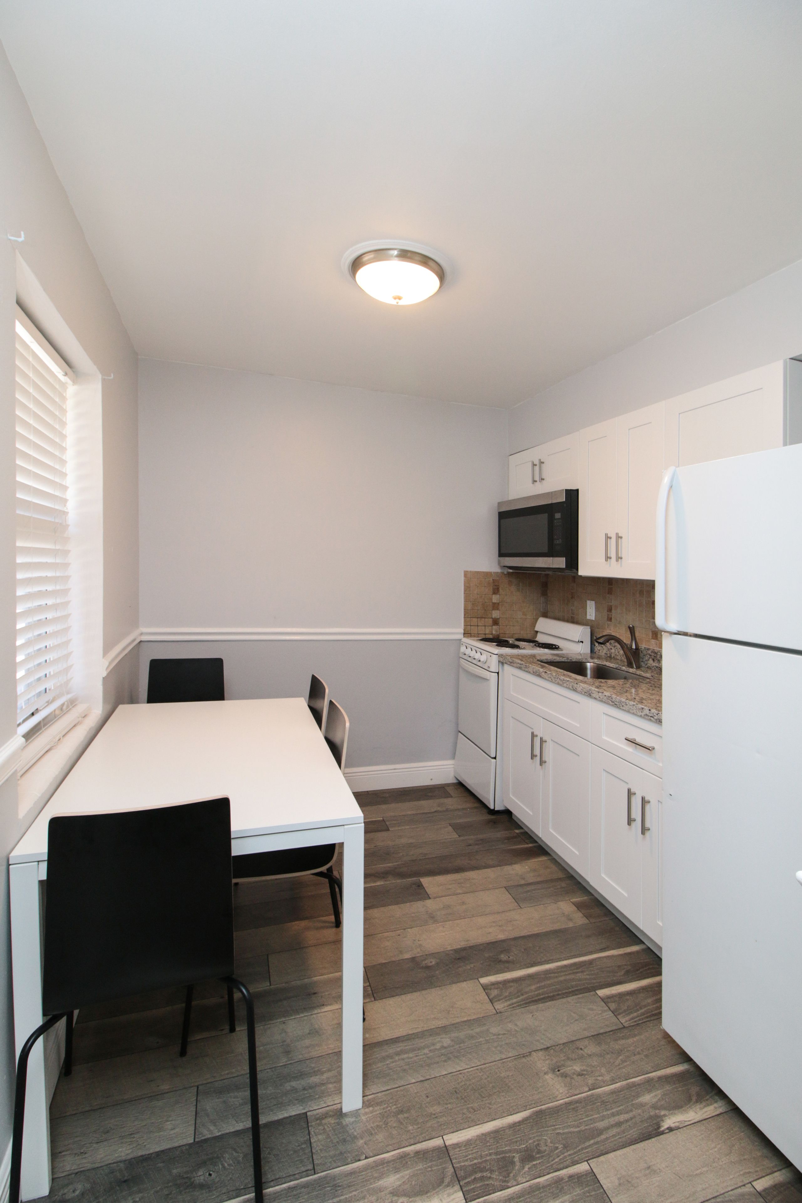 Studio, 2 Queen Beds (with kitchen) | Iron/ironing board, free WiFi, bed sheets