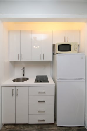 Studio, Kitchenette | Private kitchenette