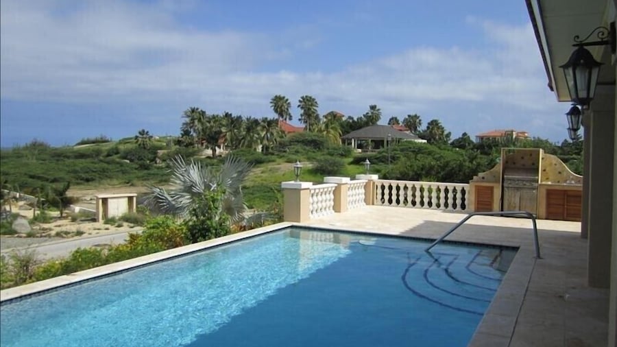 Walking to the Beach Villa