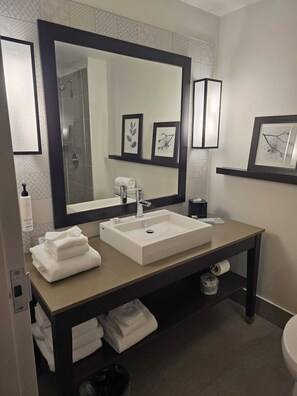 Room, 1 King Bed with Sofa bed, Non Smoking | Bathroom | Hair dryer, towels, soap, shampoo