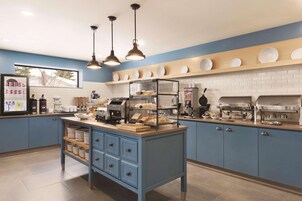 包含每日自助早餐