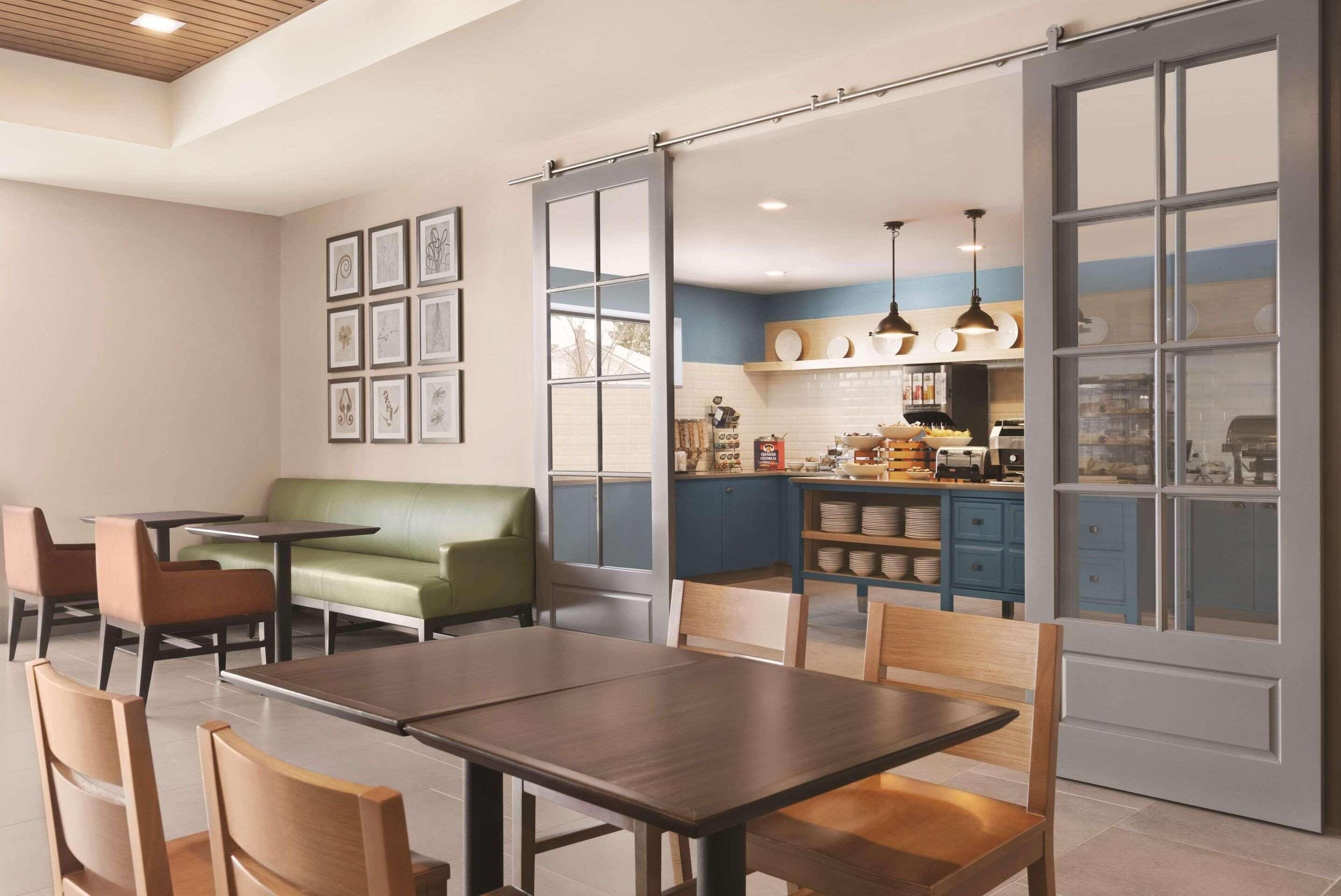 Sudah termasuk sarapan prasmanan setiap hari