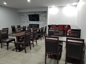 Tägliches inbegriffenes kontinentales Frühstück