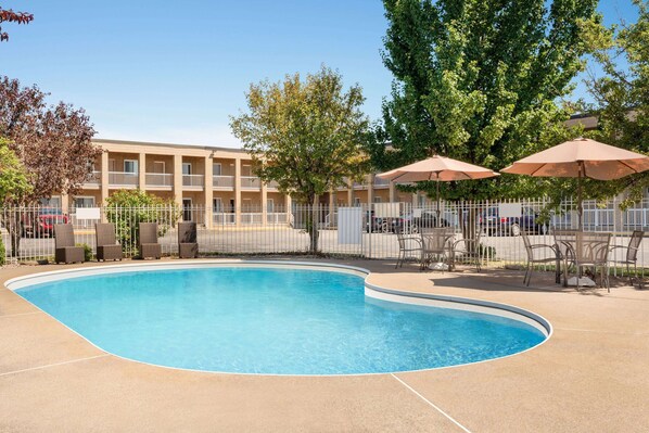 Außenpool (je nach Saison geöffnet)