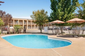 Außenpool (je nach Saison geöffnet)