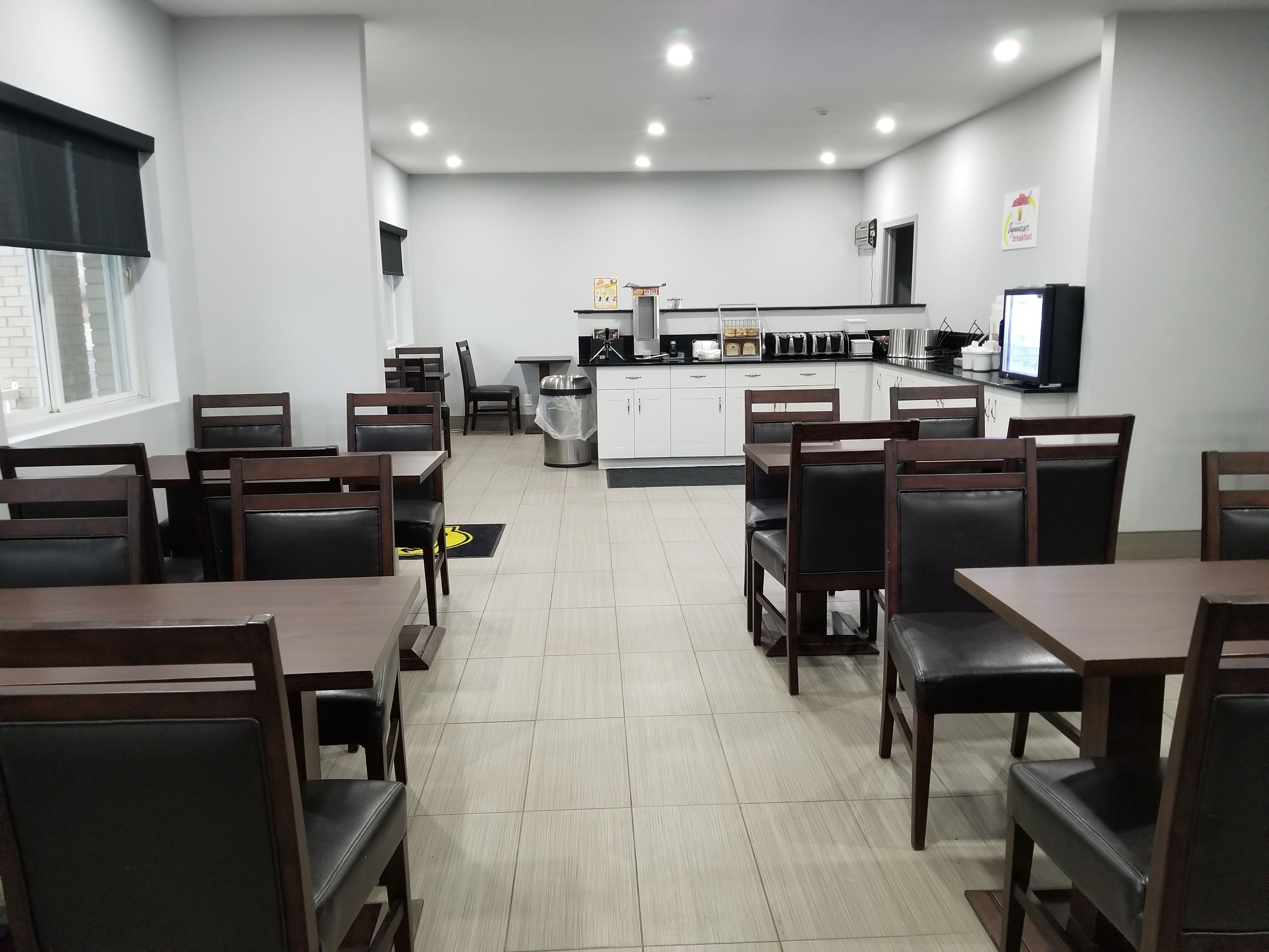 Tägliches inbegriffenes kontinentales Frühstück