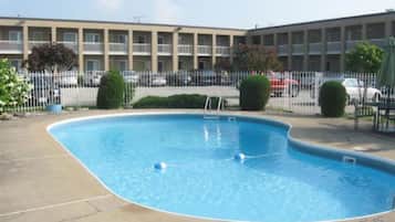 Piscine extérieure (ouverte en saison)