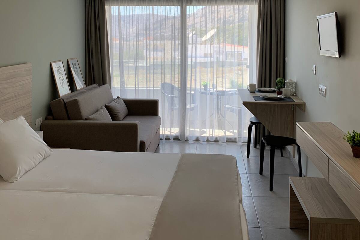 Deluxe Studio, Balcony (2-3 Guests) | Premium bedding, in-room safe, desk, laptop workspace