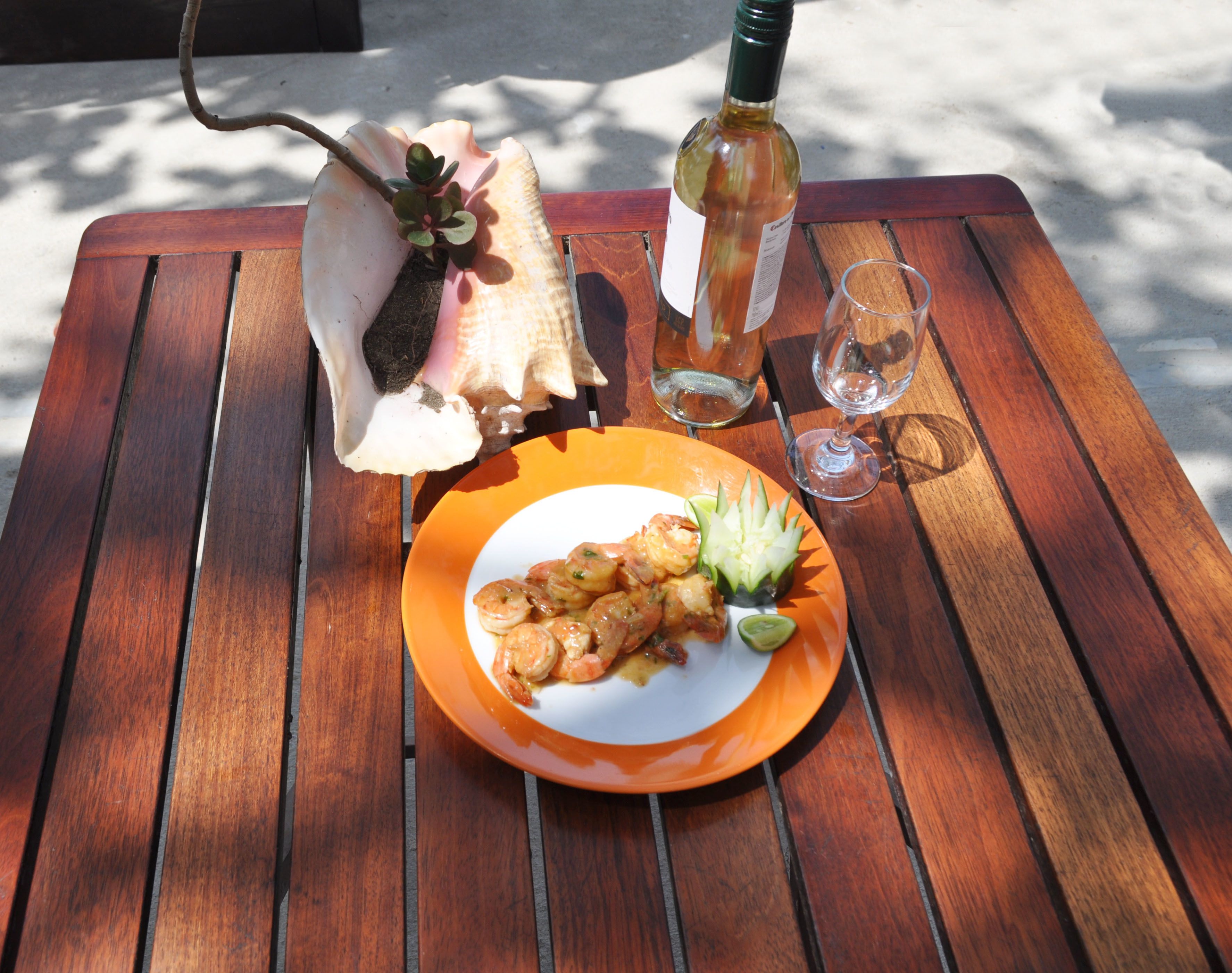 breakfast and lunch served