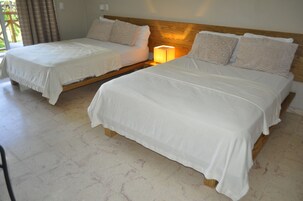 Escrivaninha, Wi-Fi de cortesia, roupa de cama
