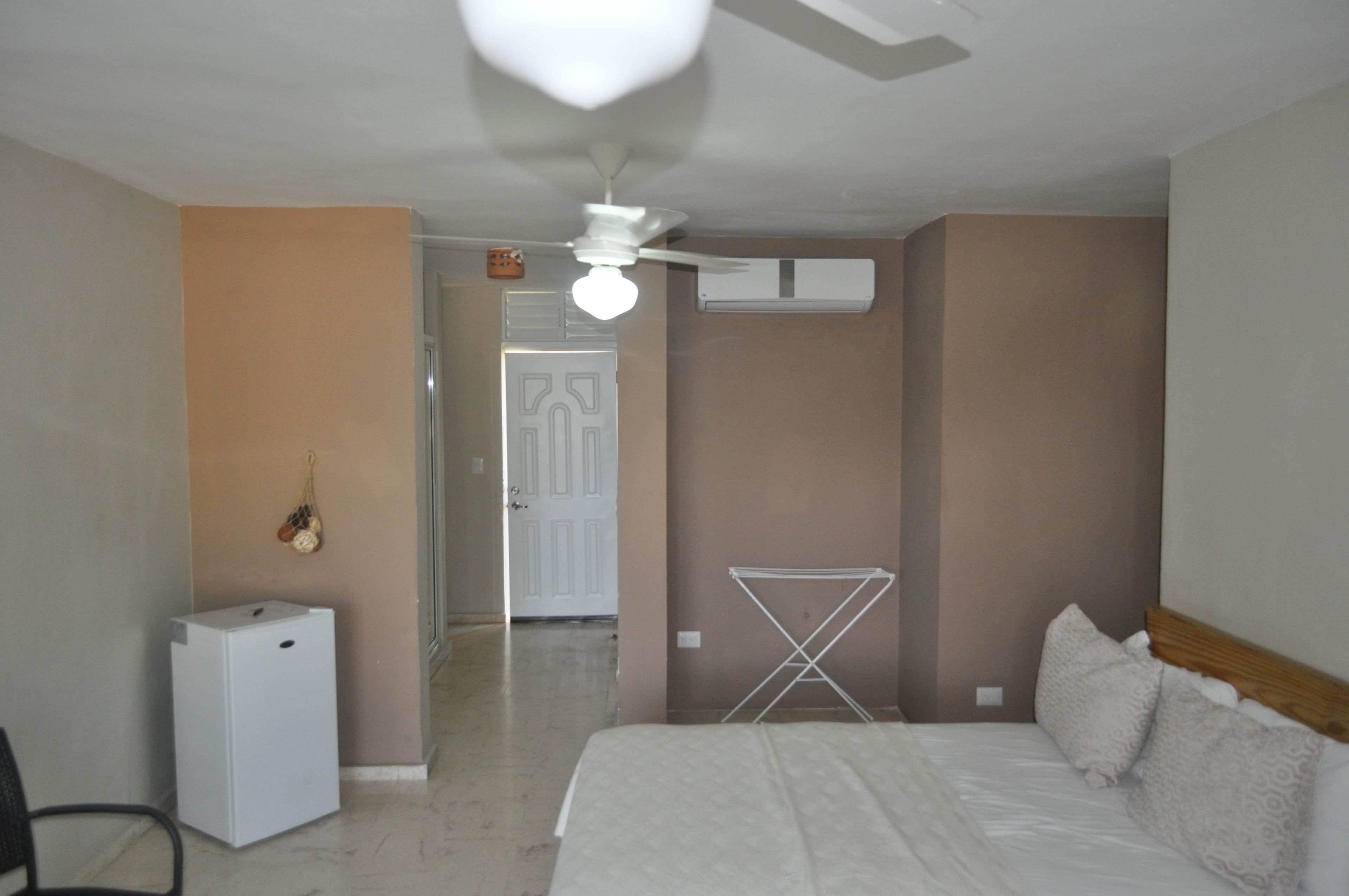 1 bedroom, desk, free wifi, bed sheets