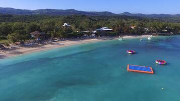 私人海灘、白沙、躺椅、浮潛