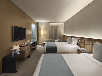 1 bedroom, Egyptian cotton sheets, premium bedding, down comforters at The Knickerbocker Hotel