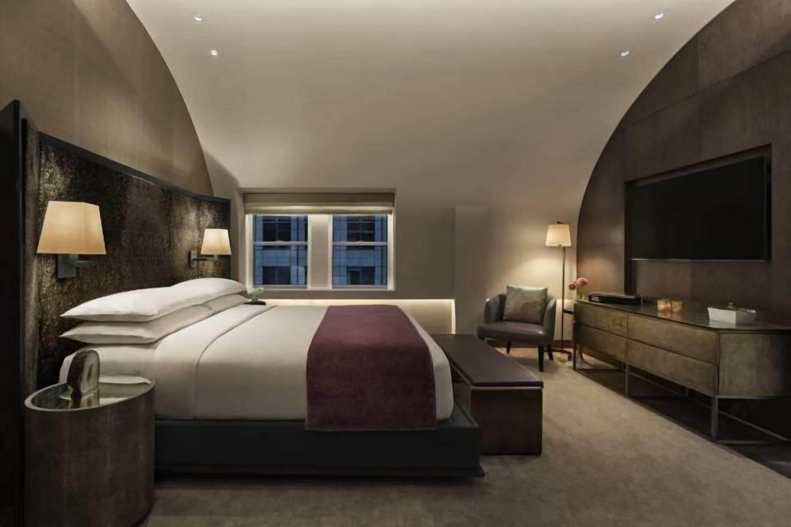 Egyptian cotton sheets, premium bedding, down duvets, pillow-top beds