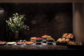 Desayuno buffet todos los días (con cargo)