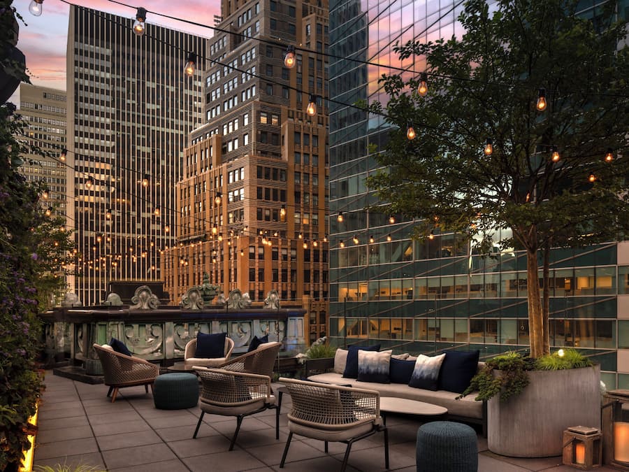 شرفة على السطح