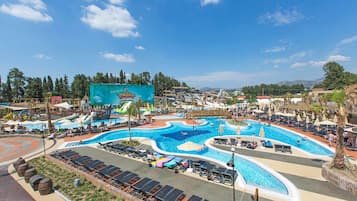 2 piscine all'aperto, cabanas (a pagamento), ombrelloni da piscina