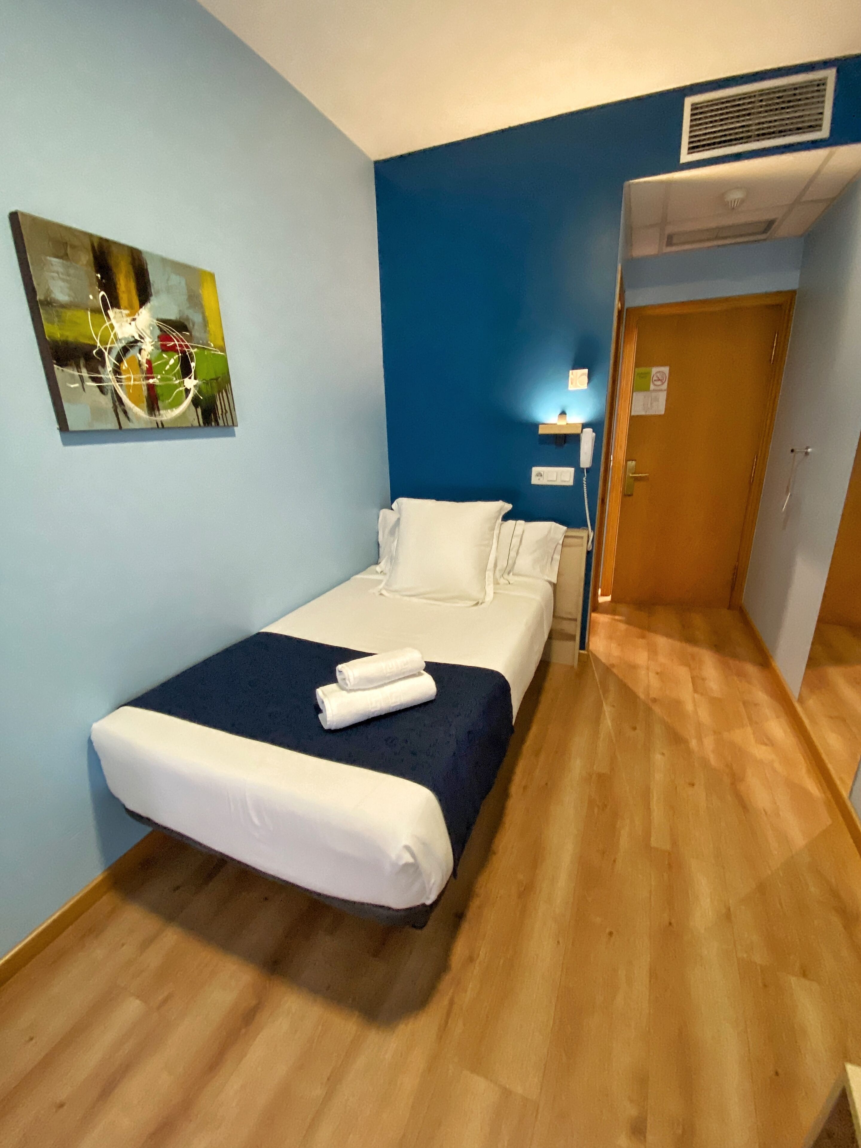 single room | 1 bedroom, premium bedding, in-room safe, desk