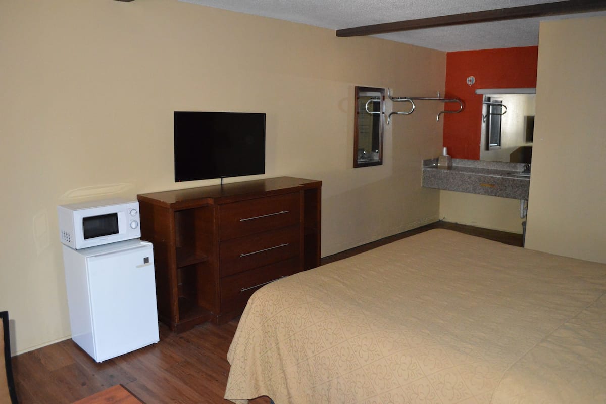 Iron/ironing board, free WiFi, wheelchair access