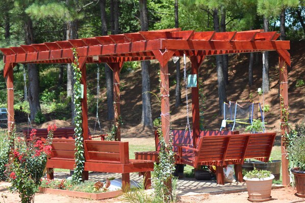 Children's area - Sun Down Lodge (Locust Grove)