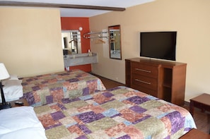 Iron/ironing board, free WiFi, wheelchair access - Sun Down Lodge (Locust Grove)