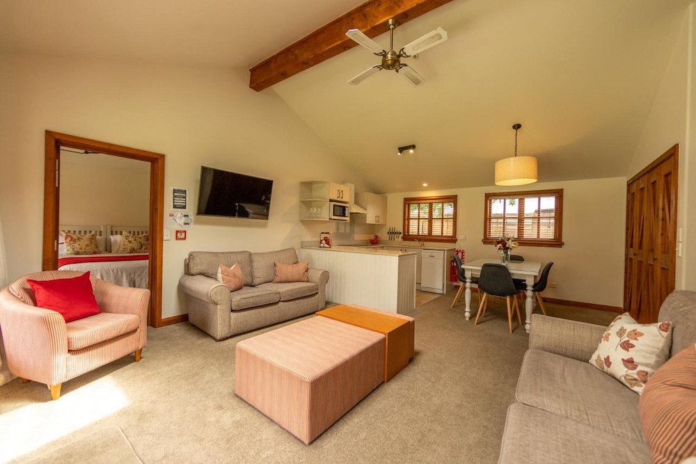 Wanaka Homestead Lodge and Cottages by null