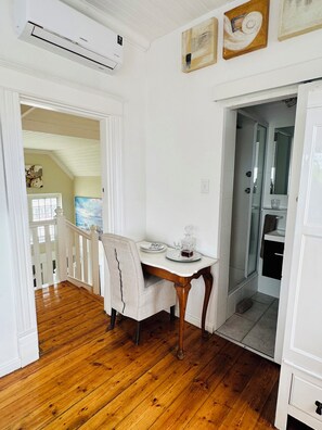 Phòng Cao cấp, quang cảnh biển (Twin/King) | Bộ đồ giường cao cấp, nệm có lớp đệm bông, két bảo mật tại phòng