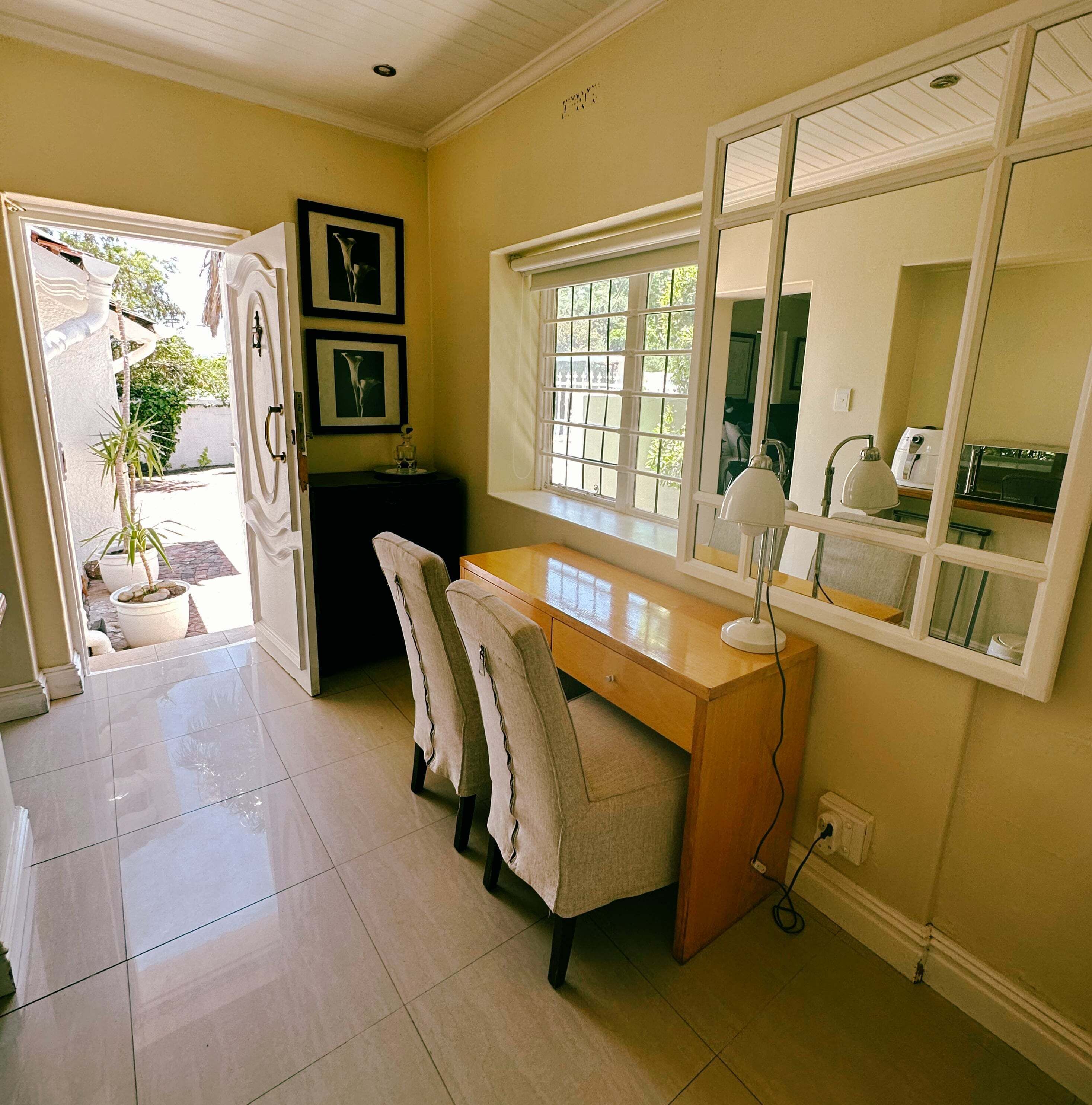 Centro de negocios en la habitación