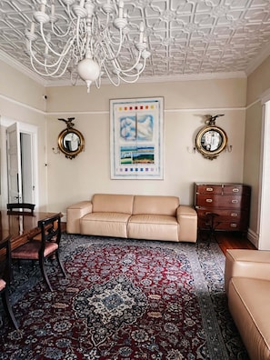 Comfort Suite | Living area | 27-inch flat-screen TV with satellite channels, TV