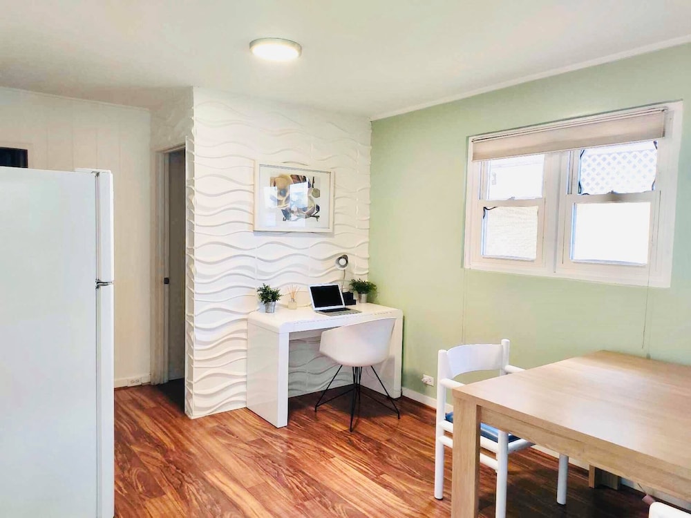 The Beach Waikiki Hostel by ALOH by null