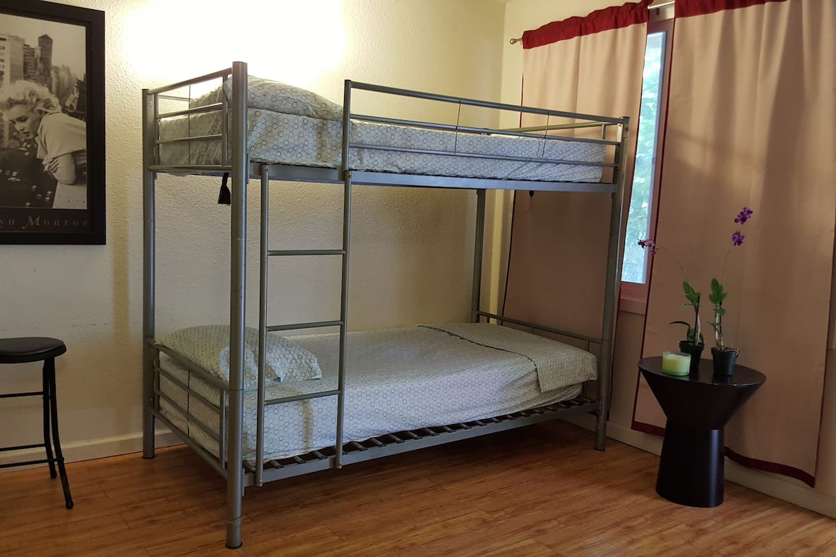 In-room safe, free WiFi, bed sheets