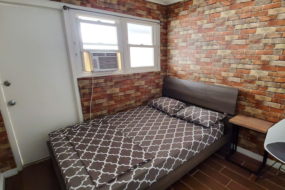 Economy Double Room | In-room safe, free WiFi, bed sheets