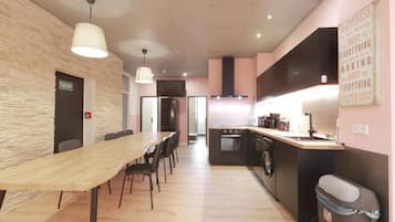 In-room safe, soundproofing, iron/ironing board, free WiFi